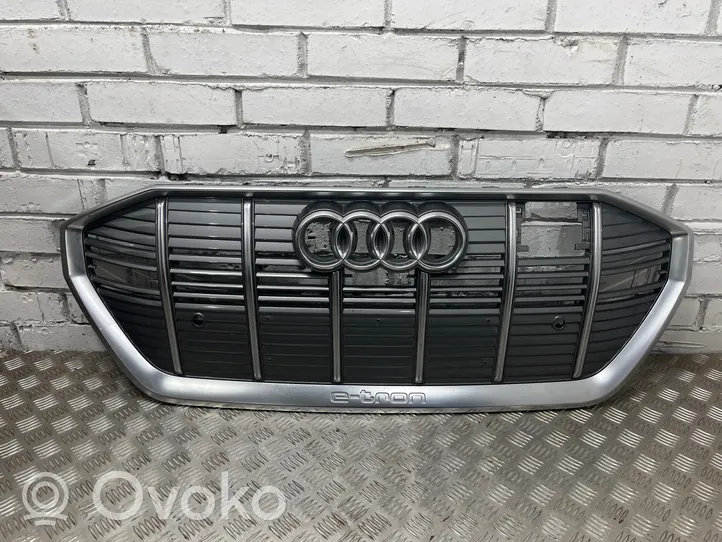 Audi e-tron Передняя решётка 4KE853651