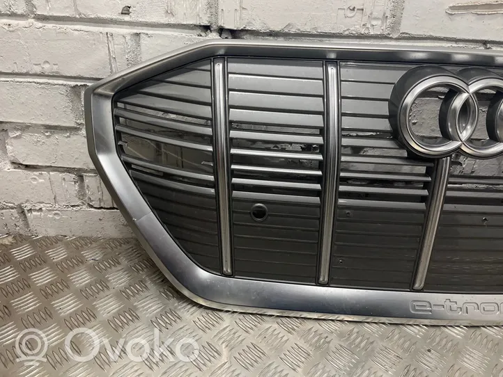 Audi e-tron Grotelės priekinės 4KE853651