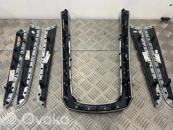 Audi Q5 SQ5 Kojelaudan hansikaslokeron lista 8R1853190BG