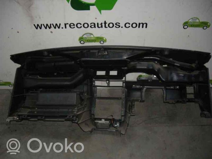 Nissan Almera Tableau de bord 682001N610