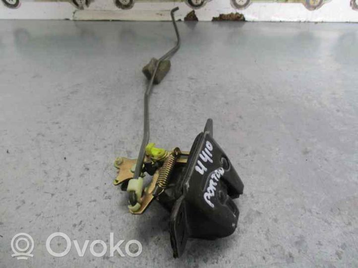 Hyundai Trajet Tailgate lock latch 812303A000