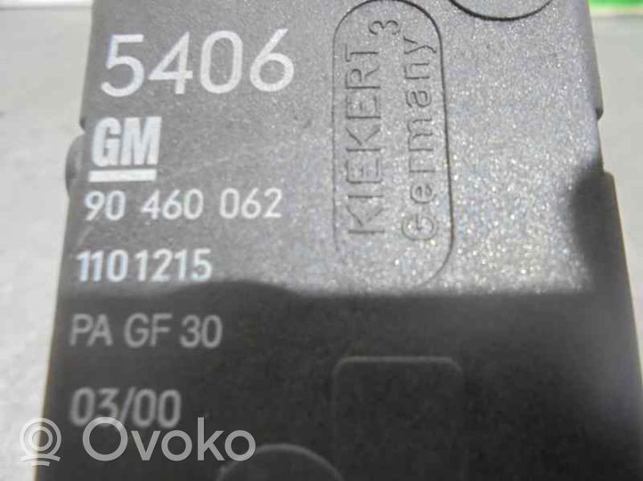 Opel Zafira A Serrure verrouillage de coffre/hayon 90460062