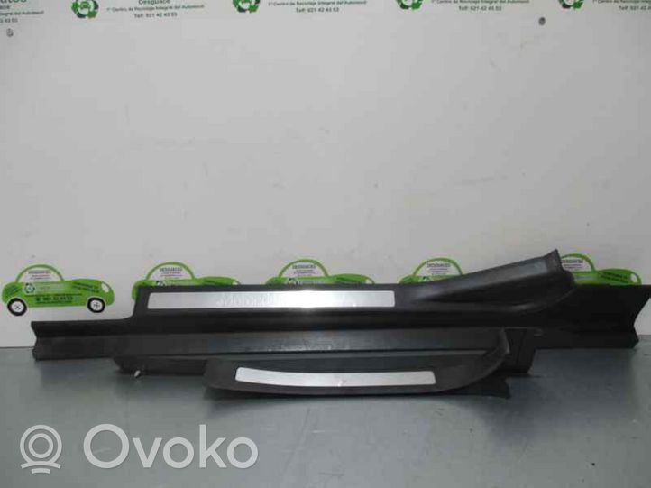 Mercedes-Benz C W203 Rivestimento sottoporta/minigonna laterale 