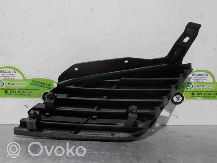 Nissan Primera Grille inférieure de pare-chocs avant 62320AU300