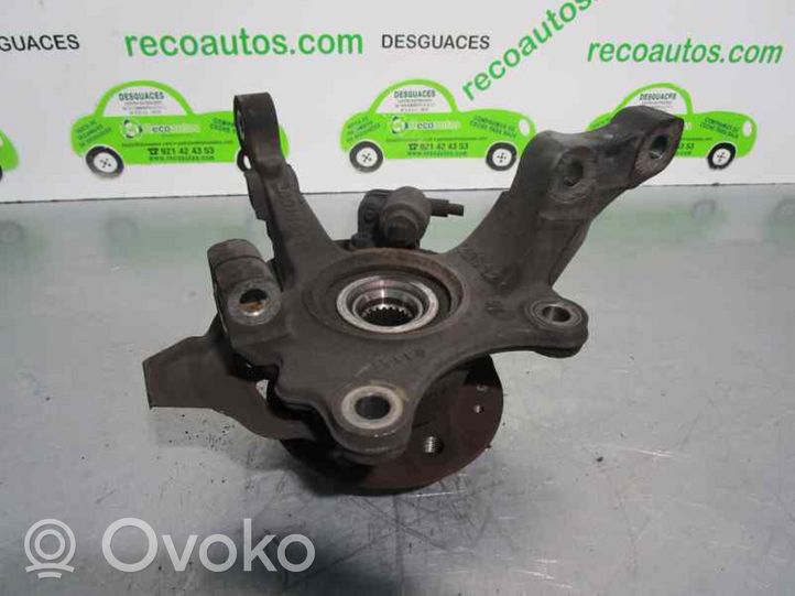 Opel Corsa C Fusée d'essieu de moyeu de la roue avant 9166140