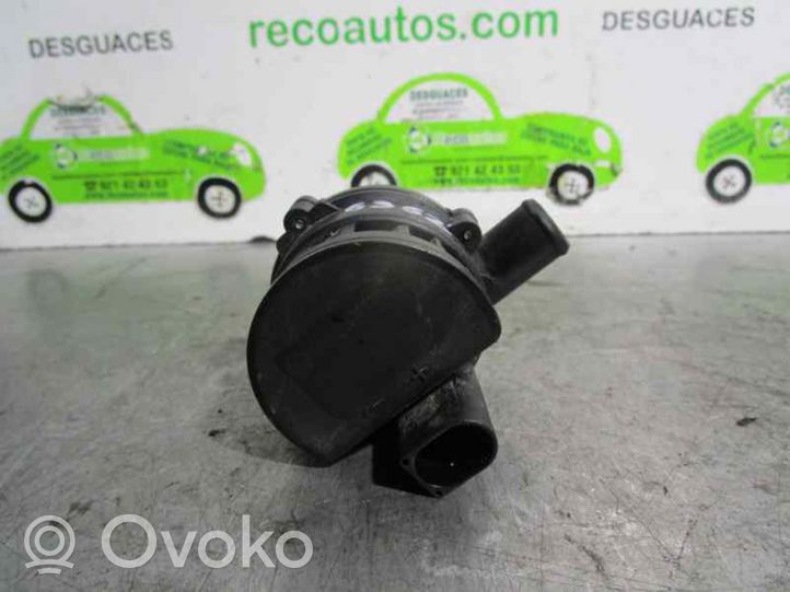 Mercedes-Benz R W251 Pompe de circulation d'eau A2118350364