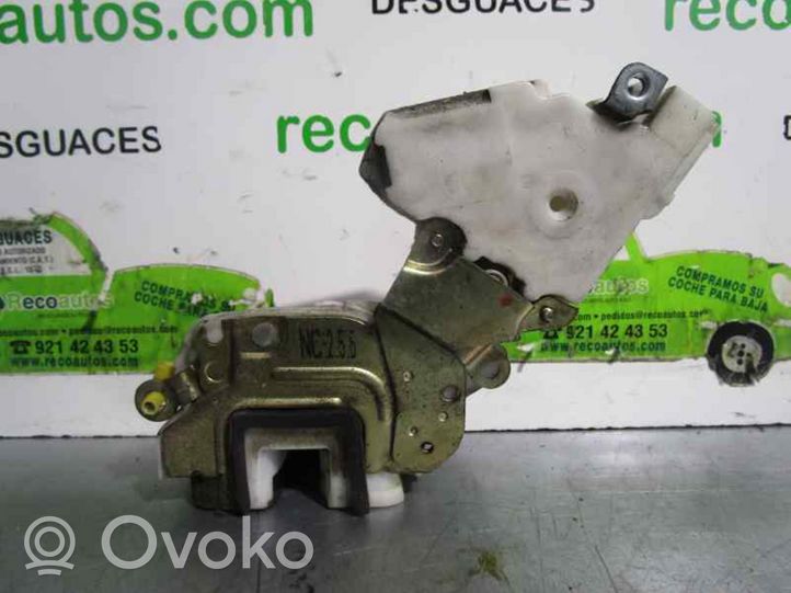 Nissan Serena Serratura portiera anteriore 8055361U06