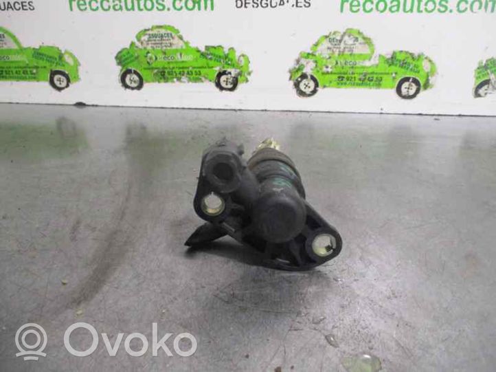 Audi A4 S4 B5 8D Pompa della frizione 8E1721401