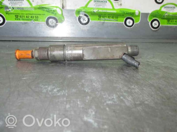 Audi 80 B1 Inyector de combustible 028130201G