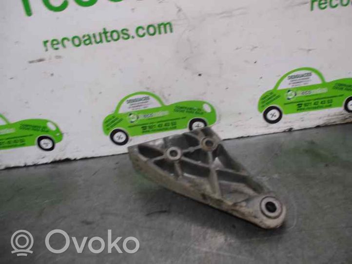 Daewoo Lanos Generaattorin/laturin kiinnike 96352550