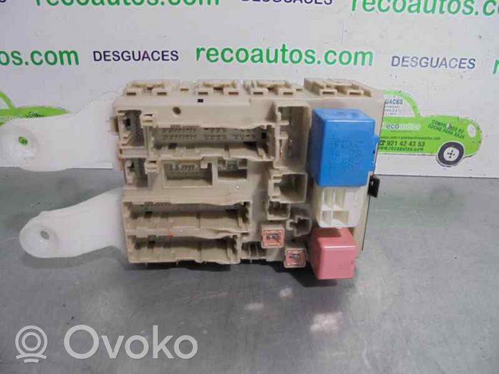 Toyota Auris E210 Drošinātāju bloks 8273002J70