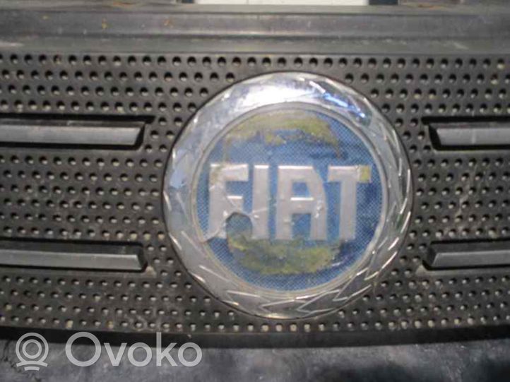 Fiat Idea Atrapa chłodnicy / Grill 735357980