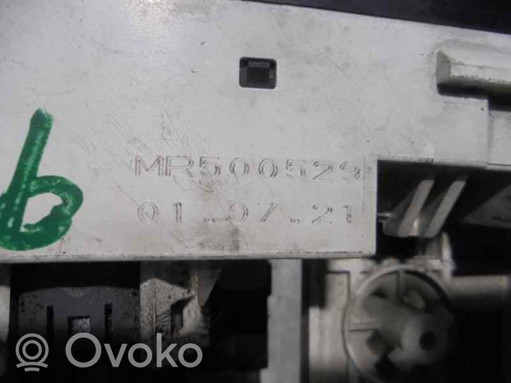 Mitsubishi Carisma Oro kondicionieriaus/ klimato/ pečiuko valdymo blokas (salone) MR500529