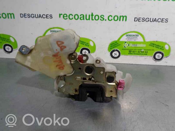 Subaru Impreza II Serratura portiera anteriore 61100FE000