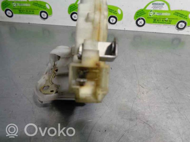 Subaru Impreza II Etuoven lukko 61100FE000