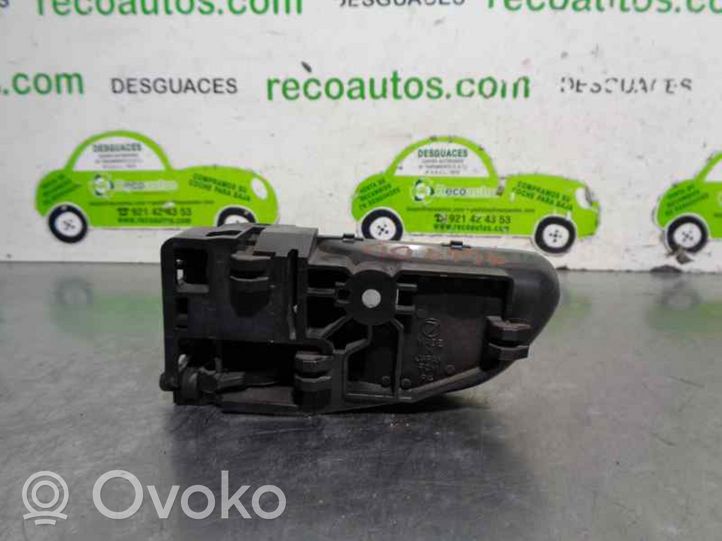 Subaru Impreza II Klamka wewnętrzna drzwi przednich 61051FE001ML