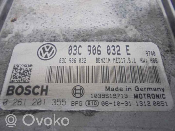 Volkswagen Jetta III Moottorin ohjainlaite/moduuli 03C906032E