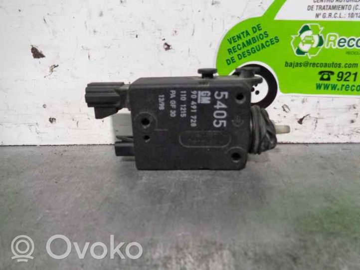 Opel Omega B1 Siłownik zamka tylnej klapy bagażnika 90491728