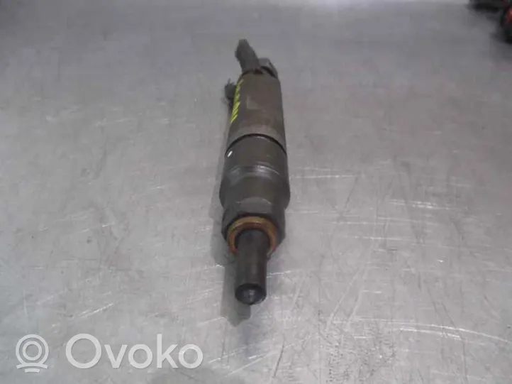 Volkswagen Golf III Injecteur de carburant 028130201G