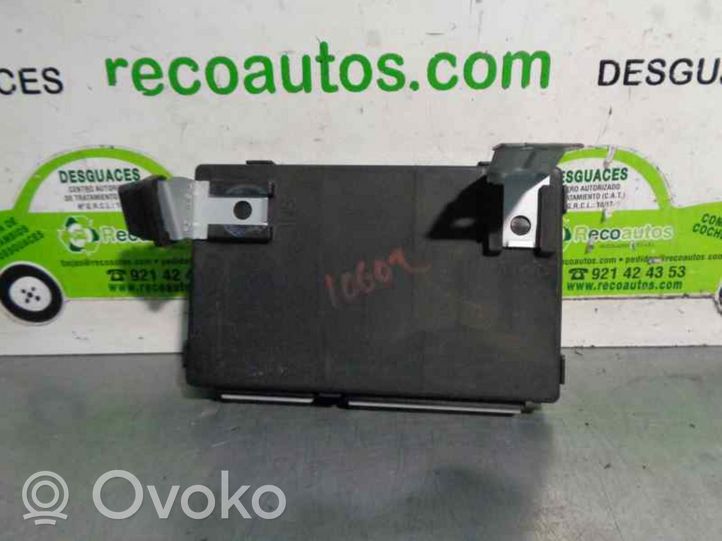 Hyundai i30 Oven keskuslukituksen ohjausyksikön moduuli 954002R000