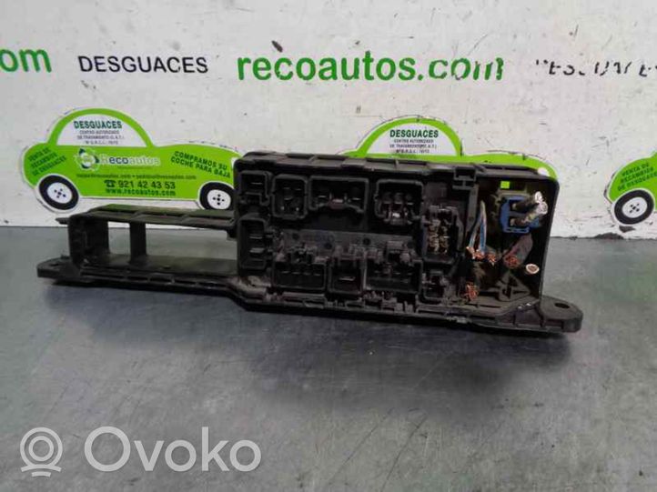 Toyota Avensis T220 Sulakemoduuli 8272005010