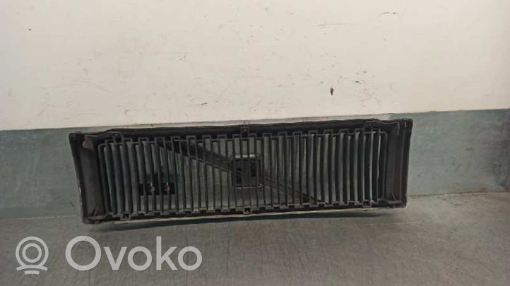 Volvo 440 Grille de calandre avant 450955