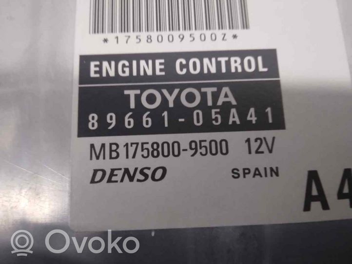 Toyota Avensis T250 Centralina/modulo del motore 8966105A41