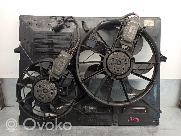 Audi Q7 4M Ventilatore di raffreddamento elettrico del radiatore 7L0121203