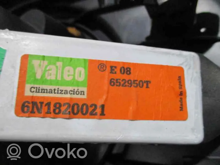 Volkswagen Polo Sisälämmityksen ilmastoinnin korin kotelo 6N1820021