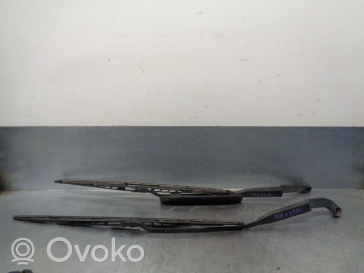 Audi 80 B1 Front wiper blade arm 894955407E