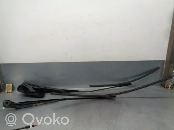 Mercedes-Benz R W251 Front wiper blade arm A2518240149