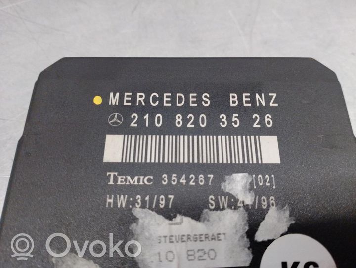 Mercedes-Benz E W210 Sterownik / Moduł centralnego zamka 2108203526