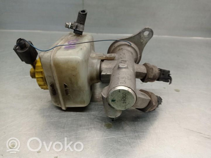 Audi TT Mk1 Główny cylinder hamulca 03350884581