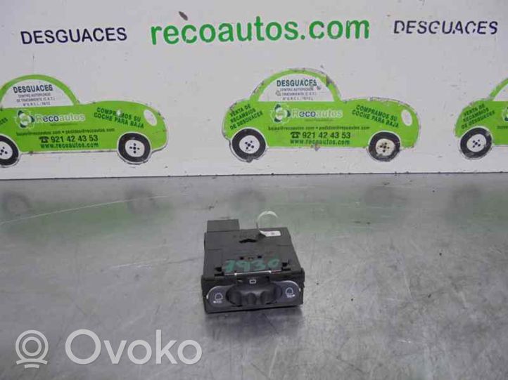 Renault Kangoo II Valokatkaisija 8200379685