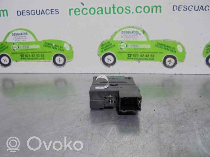 Renault Kangoo II Valokatkaisija 8200379685