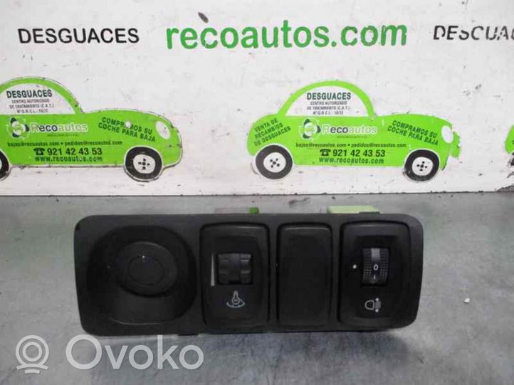 Hyundai H-1, Starex, Satellite Interrupteur d’éclairage 933014A400LK