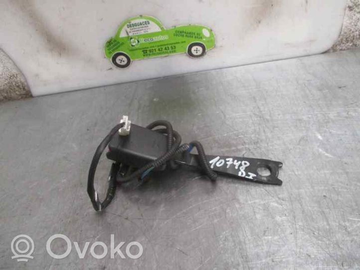 Toyota Yaris Klamra przedniego pasa bezpieczeństwa 1067877