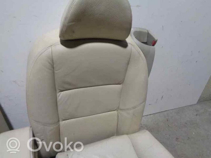 Volvo C30 Toisen istuinrivin istuimet 