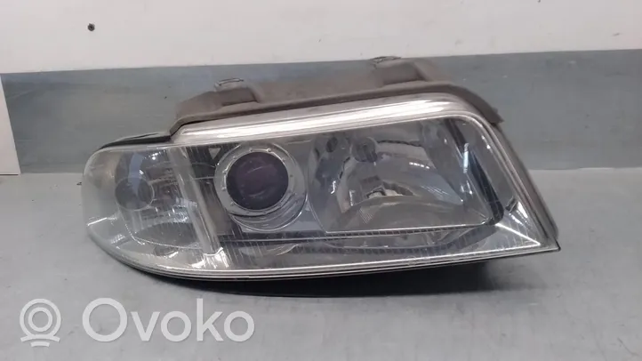 Audi A4 S4 B5 8D Lampa przednia 8D0941004AK