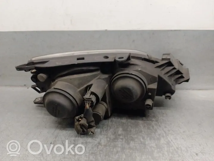 Toyota Avensis T220 Phare frontale 54534381