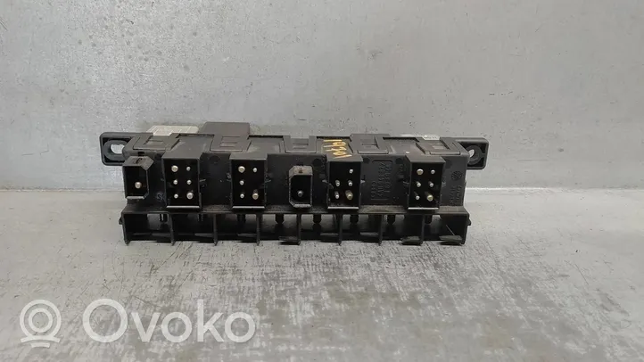 Audi 100 S4 C4 Module de fusibles 4A0941822