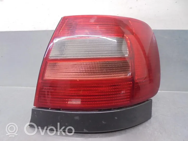 Audi A4 S4 B5 8D Luci posteriori 8D0945112D