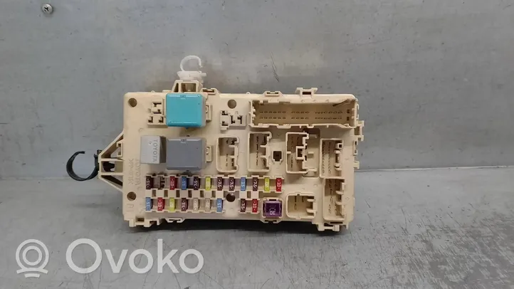 Toyota Corolla Verso AR10 Module de fusibles 892210F010