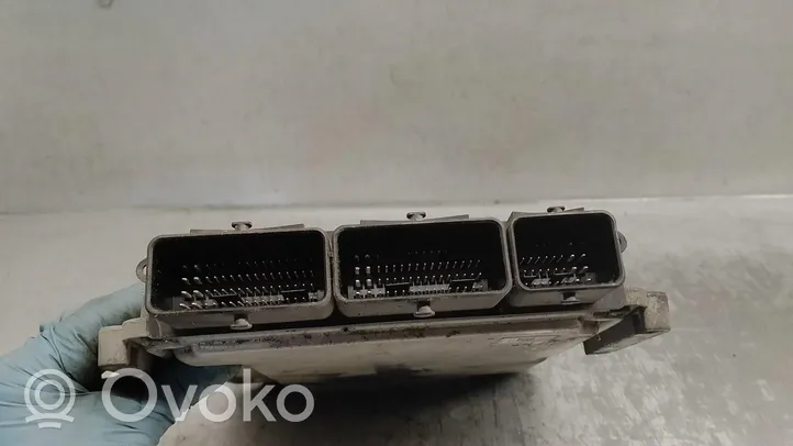 Dacia Dokker Motorsteuergerät/-modul 237102213R