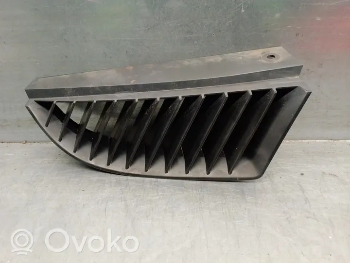 Mitsubishi Colt Grille de calandre avant MN127774