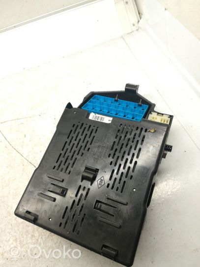 Renault Scenic I Module de fusibles 7703397911