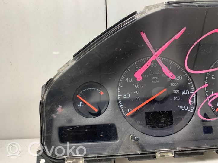 Volvo XC70 Speedometer (instrument cluster) 