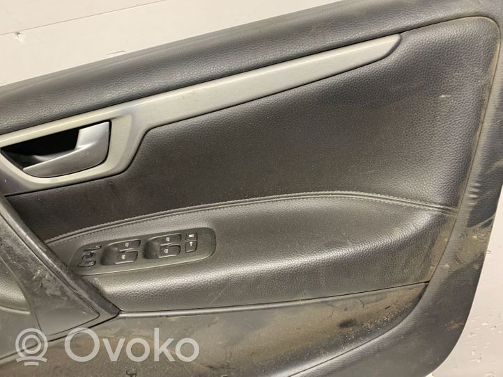 Volvo V70 Etuoven verhoilu 