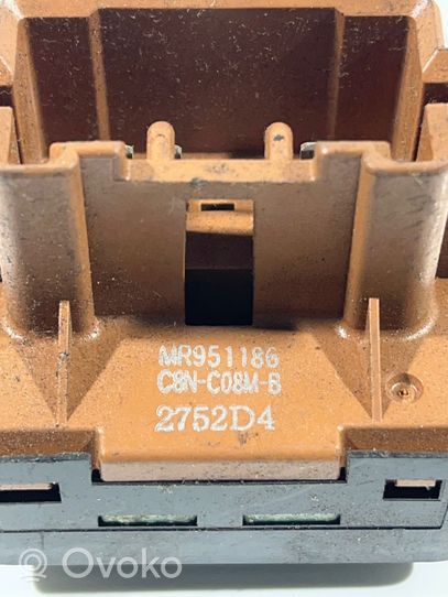 Mitsubishi Pajero Przycisk regulacji lusterek bocznych MR951186