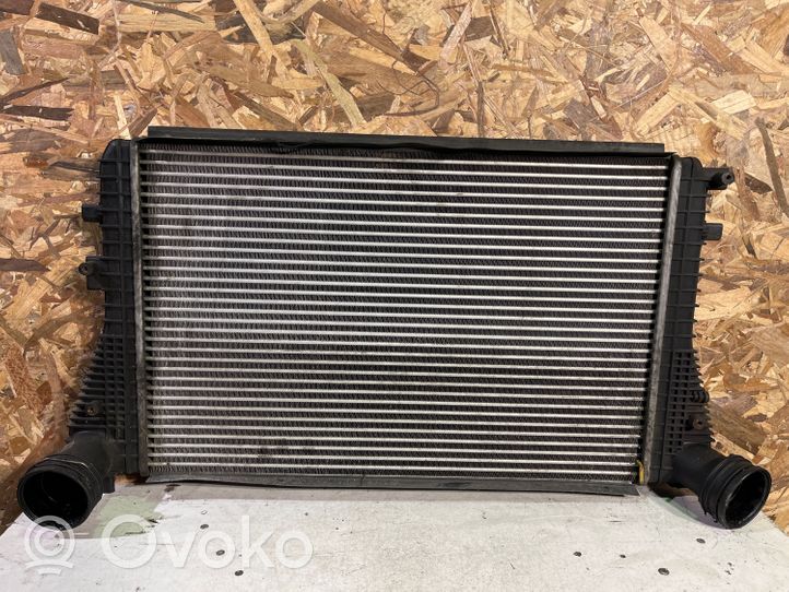 Volkswagen Touran I Guía de aire del intercooler 1K0145803